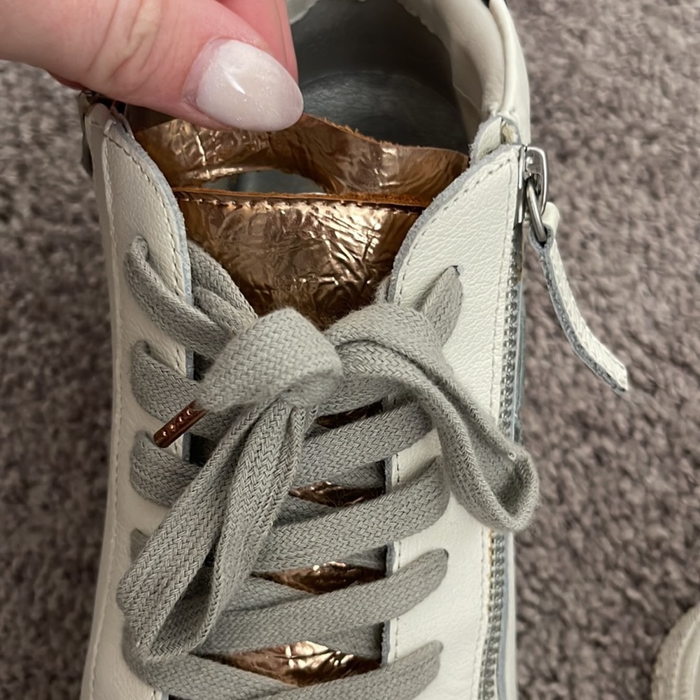 Dolce Vita Sneakers - Picture 5 of 5
